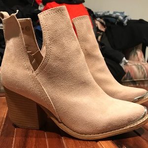 Western cut out Bootie-